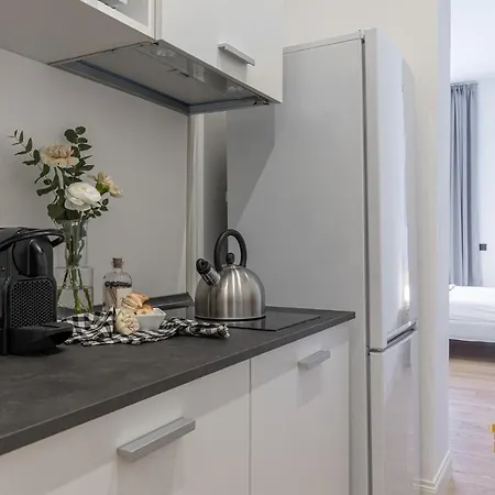 Beplace Apartments In San Babila Milan Extérieur photo