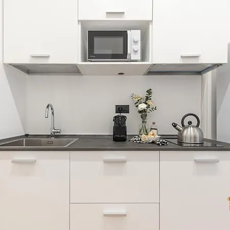 Beplace Apartments In San Babila Milan Extérieur photo