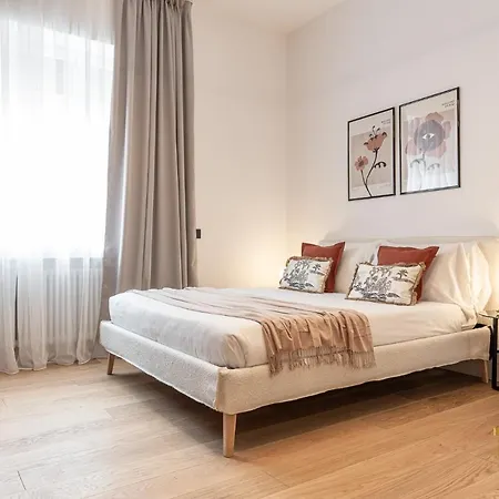 Beplace Apartments In San Babila Milan Extérieur photo