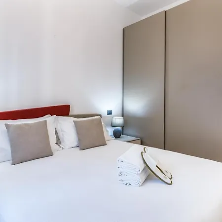 Beplace Apartments In San Babila Milan Extérieur photo