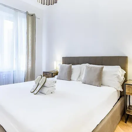 Beplace Apartments In San Babila Milan Extérieur photo