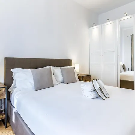 Beplace Apartments In San Babila Milan Extérieur photo