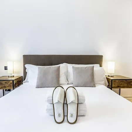 Beplace Apartments In San Babila Milan Extérieur photo