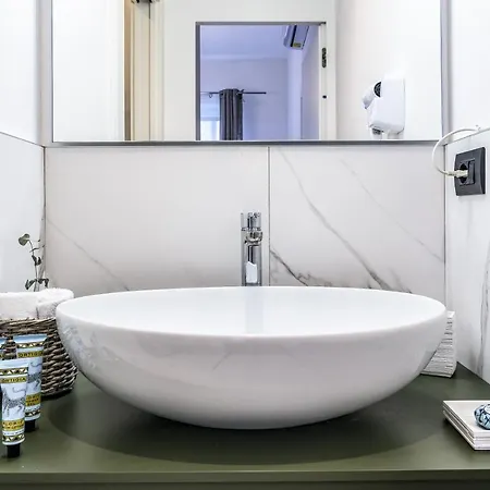 Beplace Apartments In San Babila Milan Extérieur photo