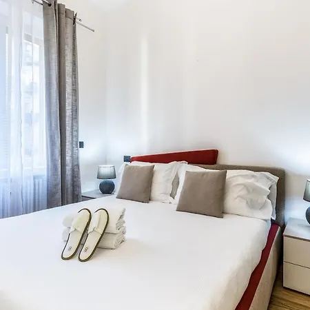 Beplace Apartments In San Babila Milan Extérieur photo